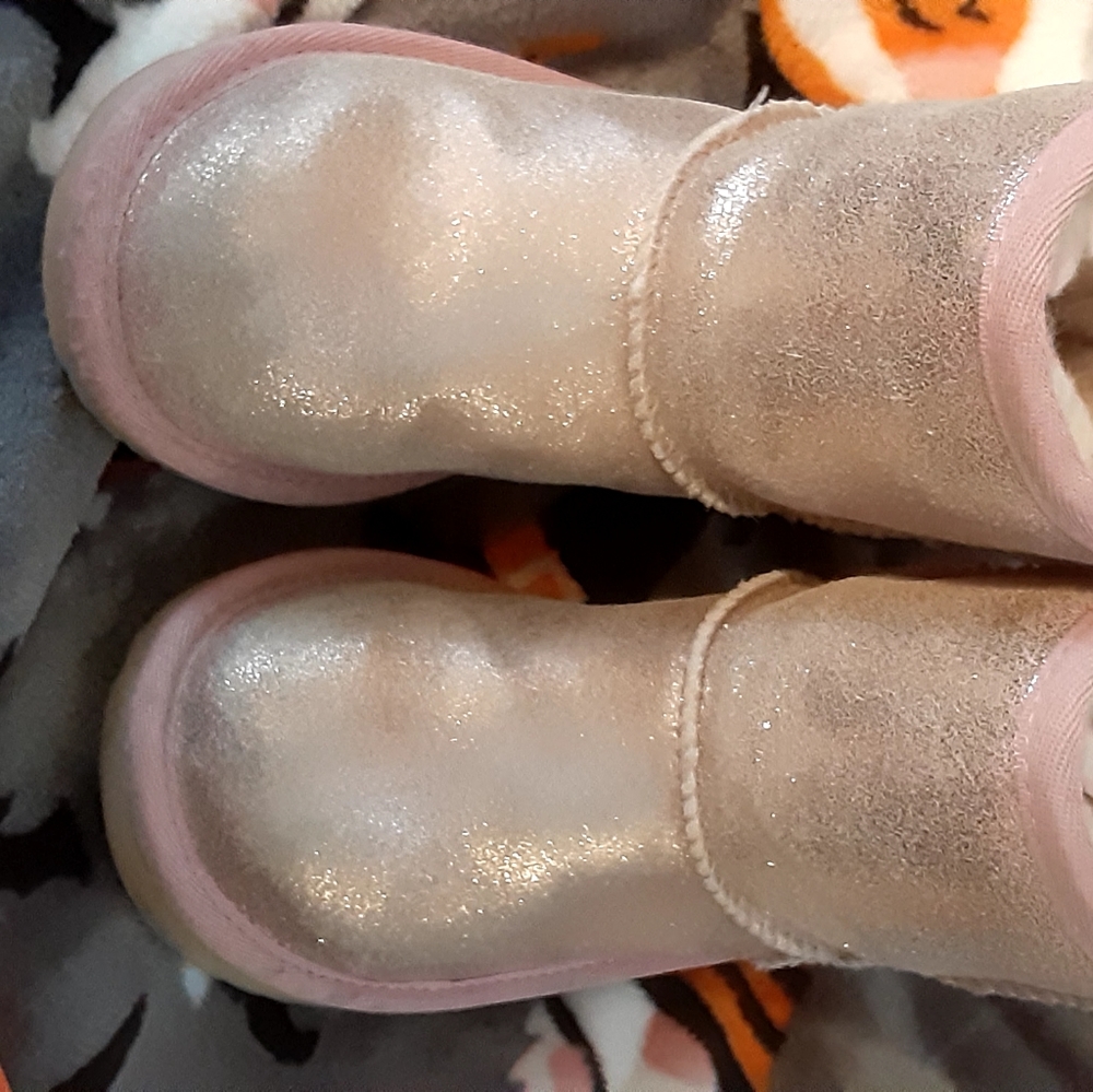 Uggs toddler size 9